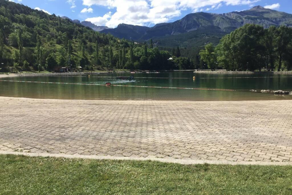 Maison Neuve Proche De Barcelonnette *